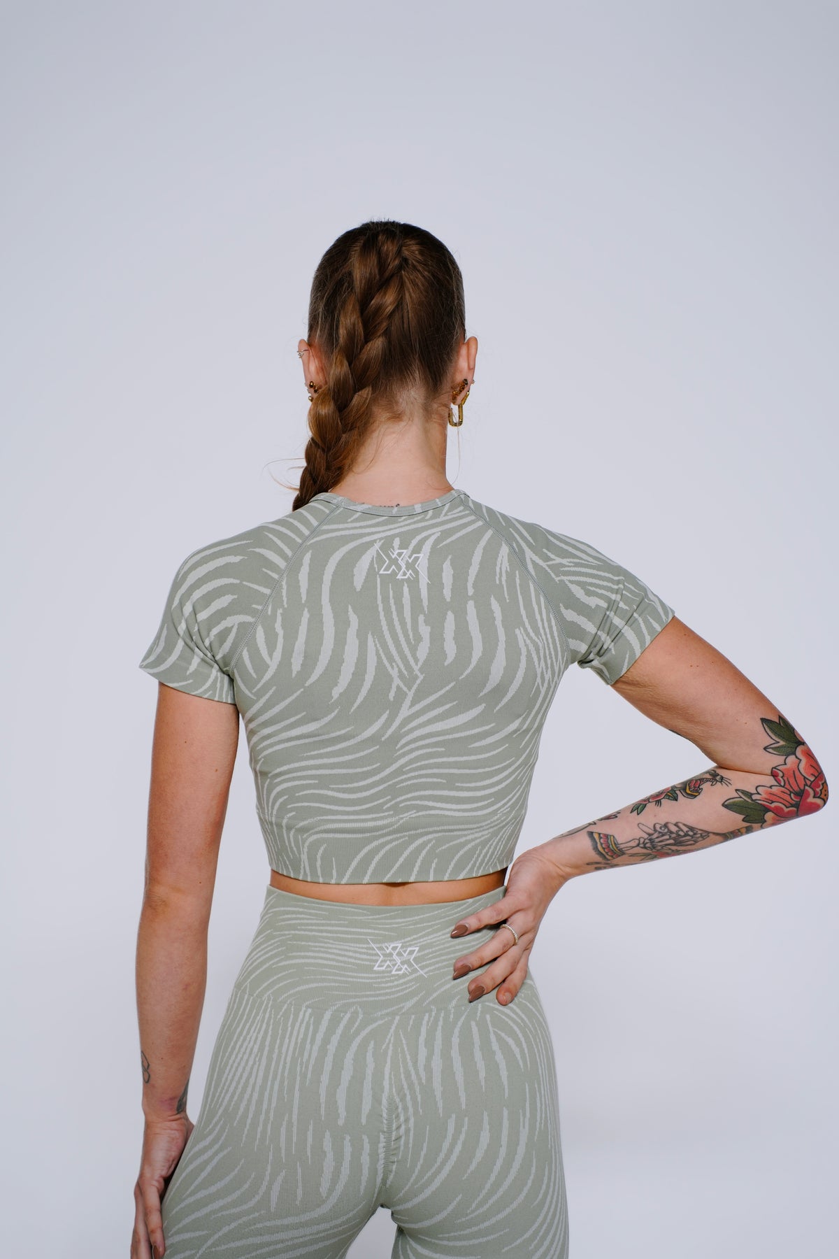 Short Sleeve Crop Top in Viper Green, sporttop dames, productfoto 2