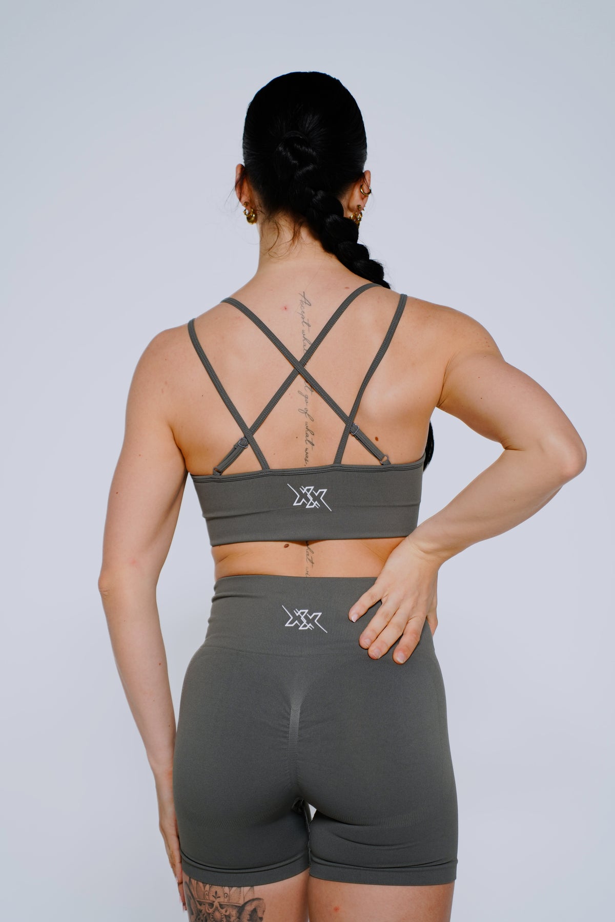 Crossback Bra in Stone Grey, sport-bh dames, productfoto 2