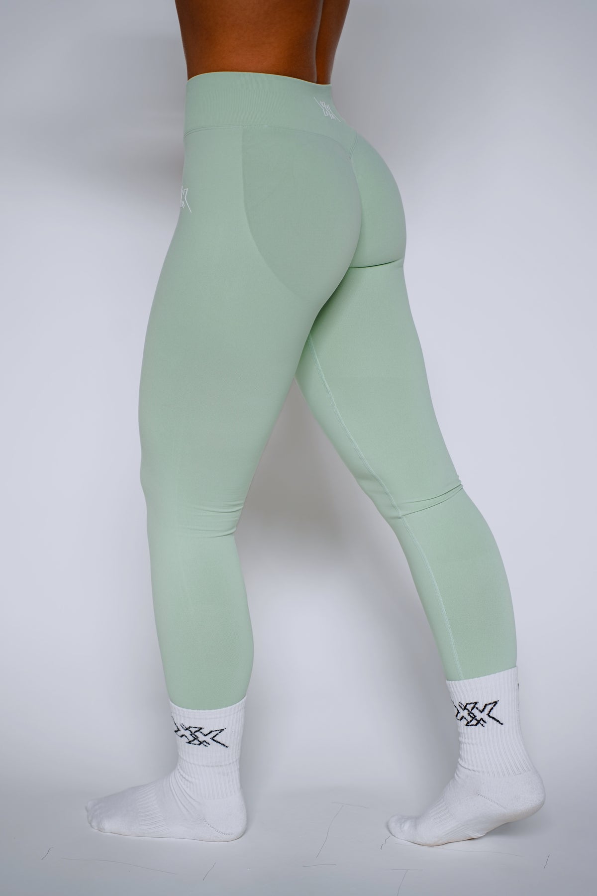 Leggings in Mint Green, zijkant met scrunch