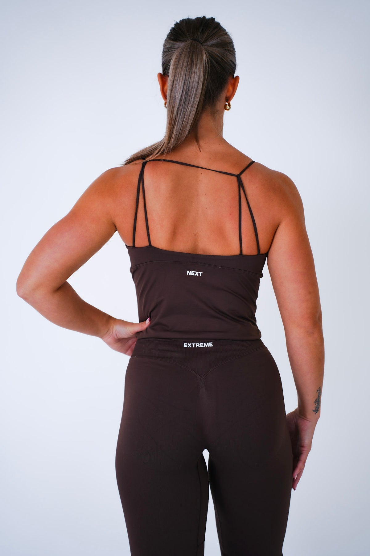 Twist Front Longline in Chestnut Brown, longline sporttop dames, productfoto 2