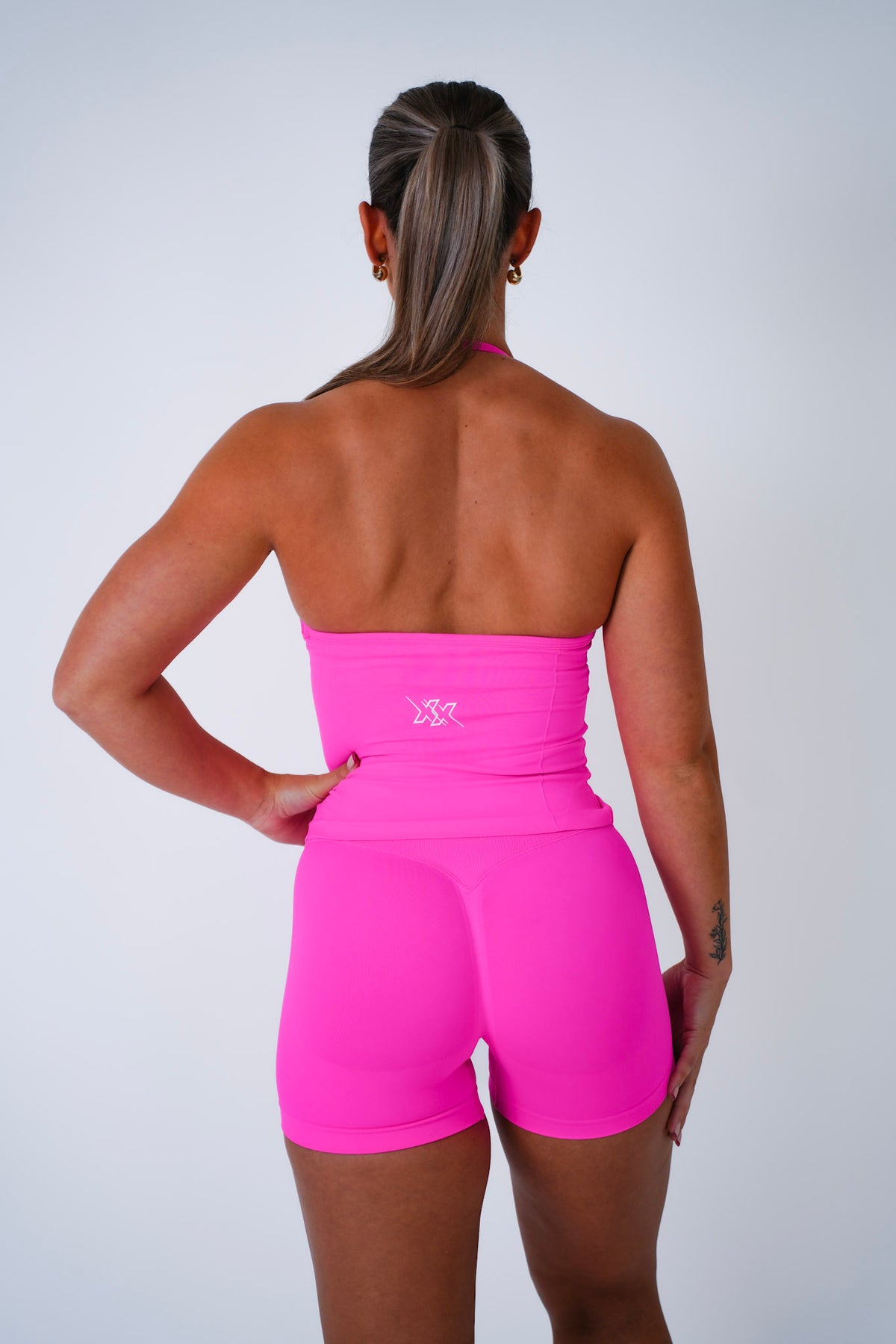 V-Top in Ultra Pink, sporttop dames, productfoto 2