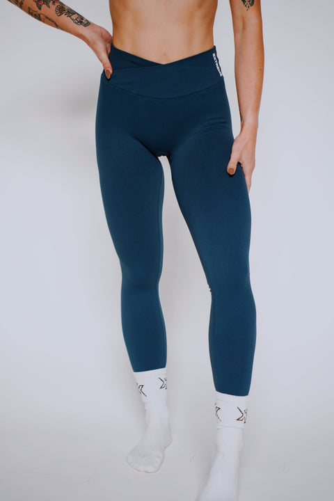 Cross Waist Legging in Abyss Blue, sportlegging dames, productfoto 2