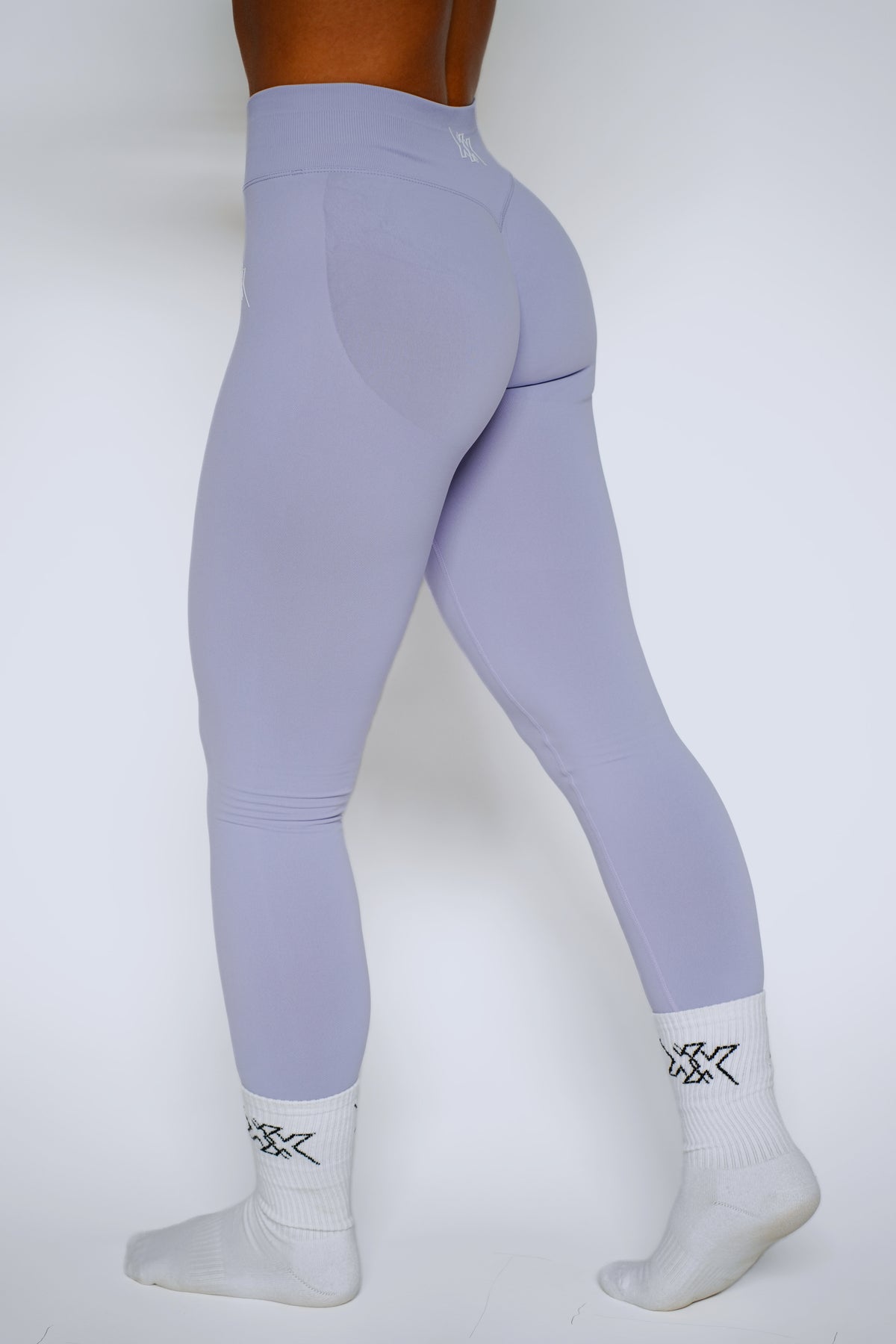 Leggings in Light Purple, zijkant met scrunch